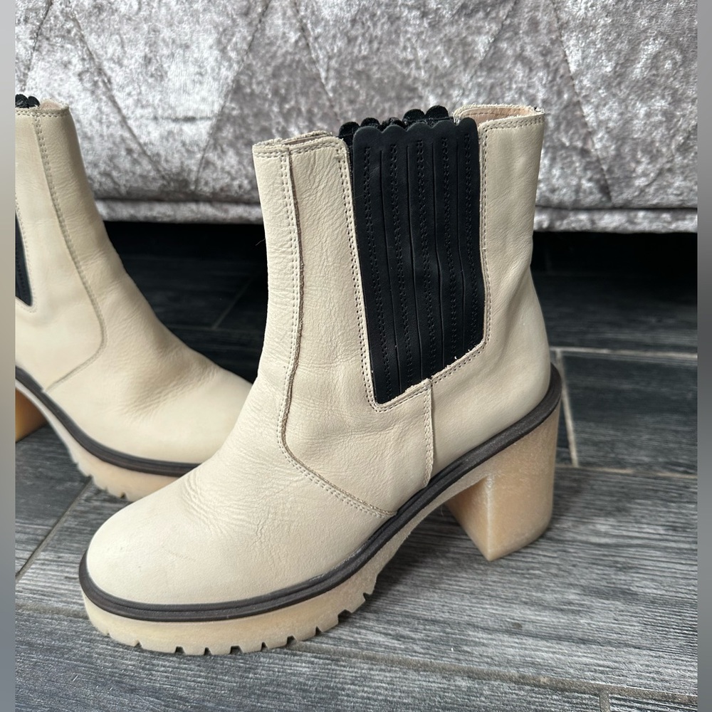 Free People James Chelsea Boots Sz 38EU / 8US in White Bone Leather $188 - Picture 3 of 15